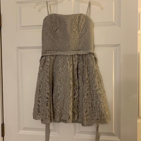 Lace dress - Picture 2 of 4